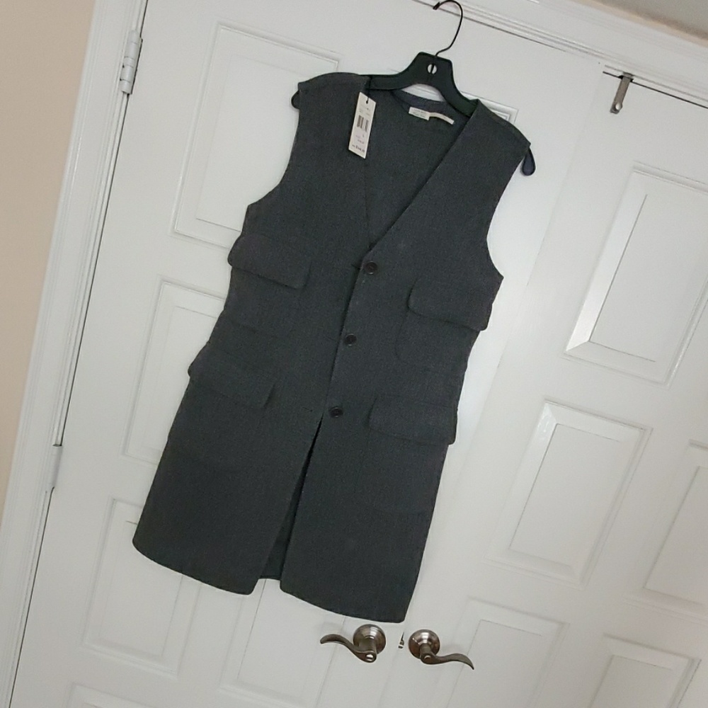 Leon max sleeveless vest